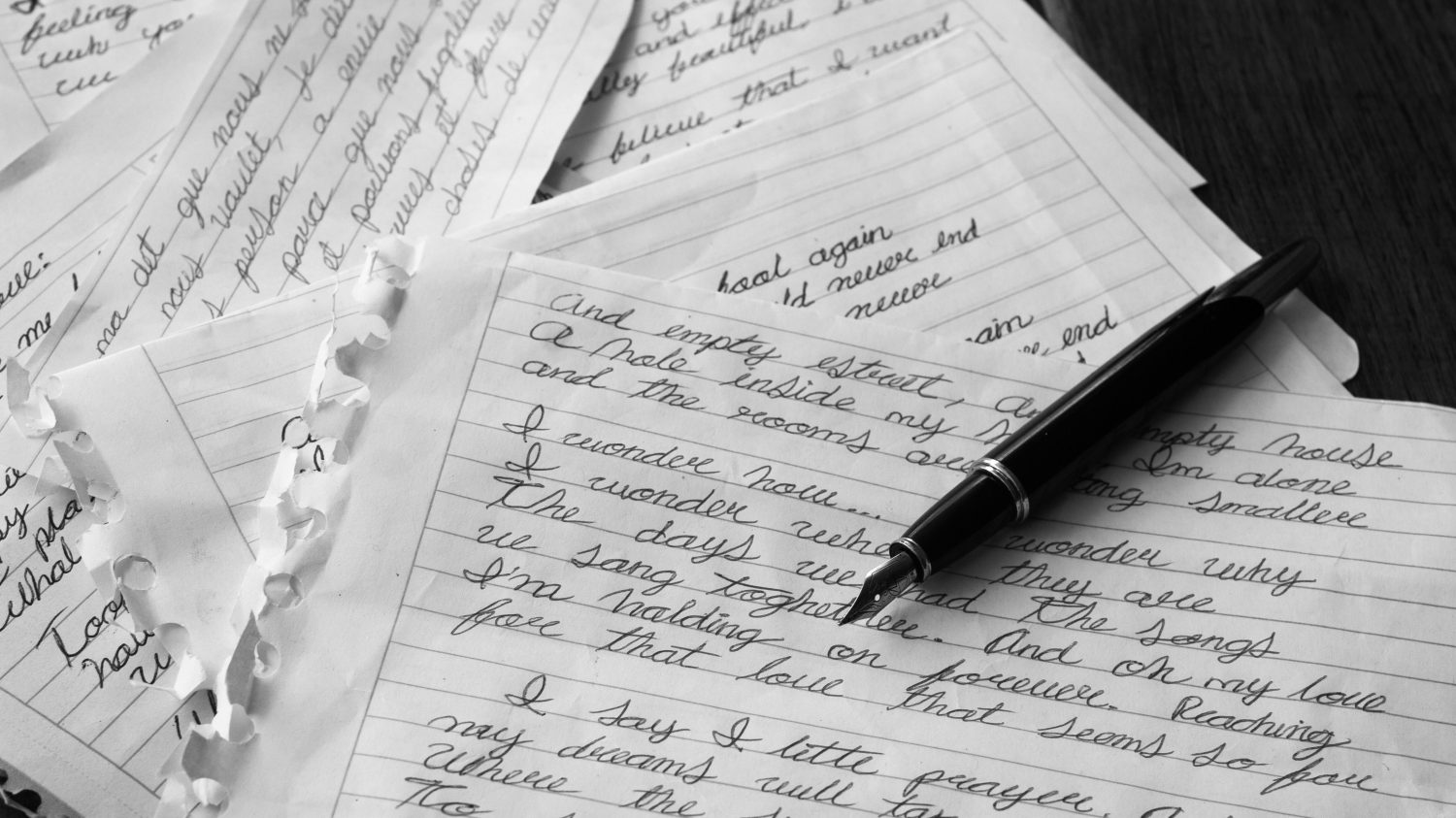 Romantic love letters to your spouse, thoughtfully written for the big day, captured in a beautifully heartfelt moment for a Valentine’s-themed wedding in Riverview, FL. A personal and meaningful gesture to celebrate love, photographed by Ire Photocreative via Unsplash.